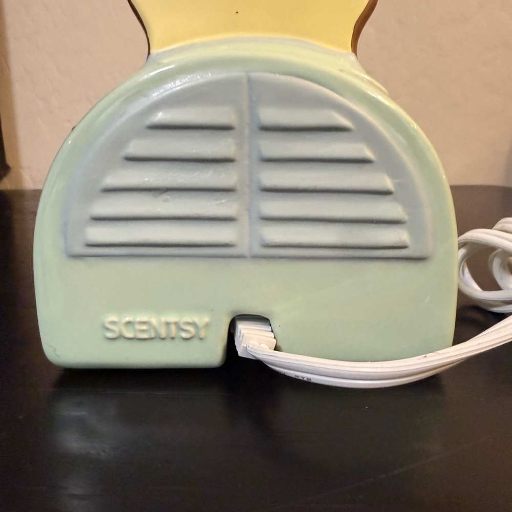 Scentsy Retired Retro Morning Toast Wax Warmer. Preowned Excellent Condition - Picture 3 of 7